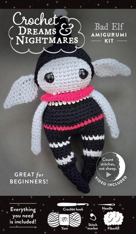 "Crochet Dreams & Nightmares", "Bad Elf Amigurumi Kit", "GREAT for BEGINNERS!" Ein gehäkelter Elf mit großen Augen und spitzen Ohren.