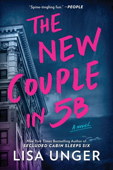 Buchtitel: "The New Couple in 5B". Autorin: Lisa Unger. Gebäude im Hintergrund, rosa Text, düstere Atmosphäre.