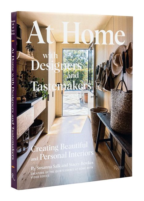 "At Home with Designers and Tastemakers. Creating Beautiful and Personal Interiors. Von Susanna Salk und Stacey Bewkes."