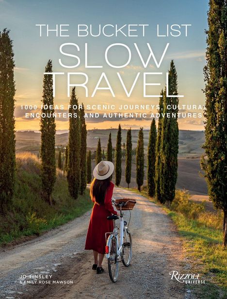 "The Bucket List Slow Travel," darunter ein Weg gesäumt von Zypressen und eine Frau in Rot mit Fahrrad.