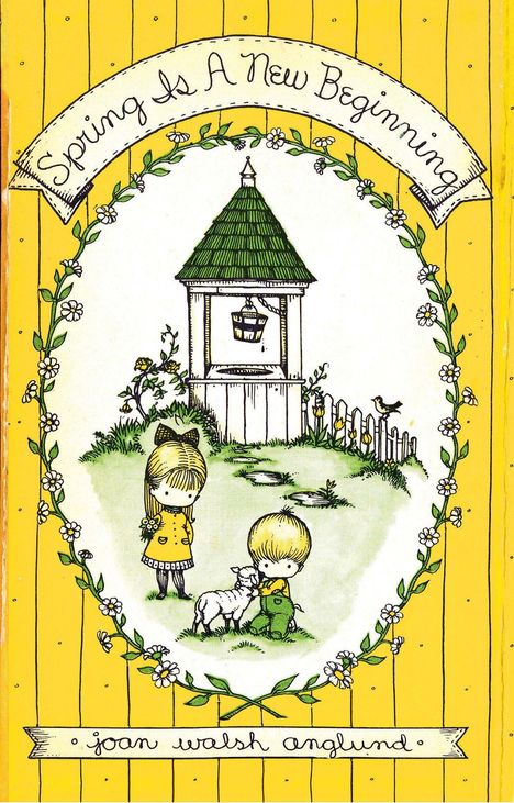 "Spring Is A New Beginning" steht in einer geschwungenen Schrift. Zwei Kinder spielen neben einem Brunnen in einer blumigen Szene.
