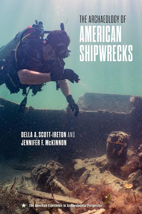 "The Archaeology of American Shipwrecks" von Della A. Scott-Ireton und Jennifer F. McKinnon. Taucher erkundet Schiffswrack.