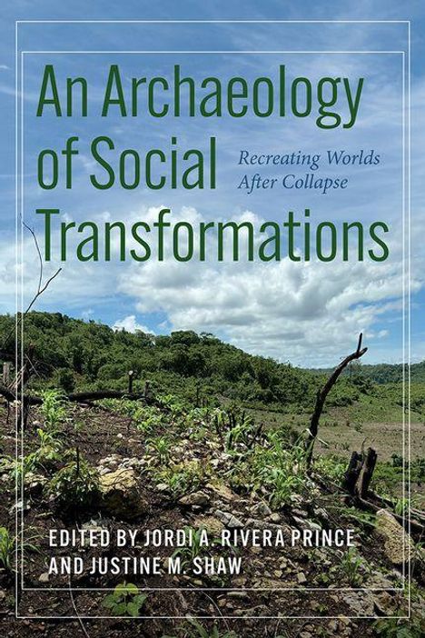 "An Archaeology of Social Transformations: Recreating Worlds After Collapse." Ein grüner Hügel unter blauem Himmel.