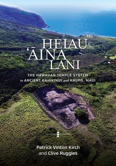 HEIAU ʻĀINA LANI. Untertitel über hawaiianische Tempel. Autoren: Patrick Vinton Kirch, Clive Ruggles. Landschaft mit Küste.