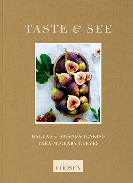 "TASTE & SEE", „DALLAS & AMANDA JENKINS, TARA McCLARY REEVES“. Ein Holztablett mit reifen, halbierten Feigen.