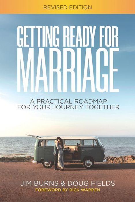 Text: "Revised Edition", "Getting Ready for Marriage", "A Practical Roadmap for Your Journey Together", "Jim Burns & Doug Fields", "Foreword by Rick Warren". Zwei Menschen umarmen sich vor einem blauen VW-Bus am Meer.