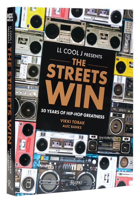 Der Text präsentiert "LL Cool J Presents: The Streets Win - 50 Years of Hip-Hop Greatness" von Vikki Tobak und Alec Banks. Vor Vintage-Boomboxen.