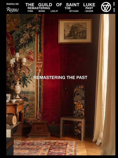 "REMASTERING THE PAST" in einem eleganten Raum mit rotem Samtvorhang, antikem Tisch, Teppich und einem gerahmten Kunstwerk.