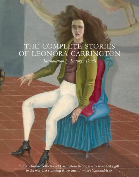 „The Complete Stories of Leonora Carrington“ steht über einer surrealen Frau auf einem blauen Stuhl.