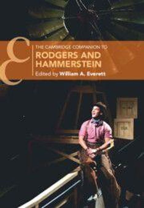 Text: "The Cambridge Companion to Rodgers and Hammerstein, Edited by William A. Everett." Ein Mann in Bühnenkleidung.