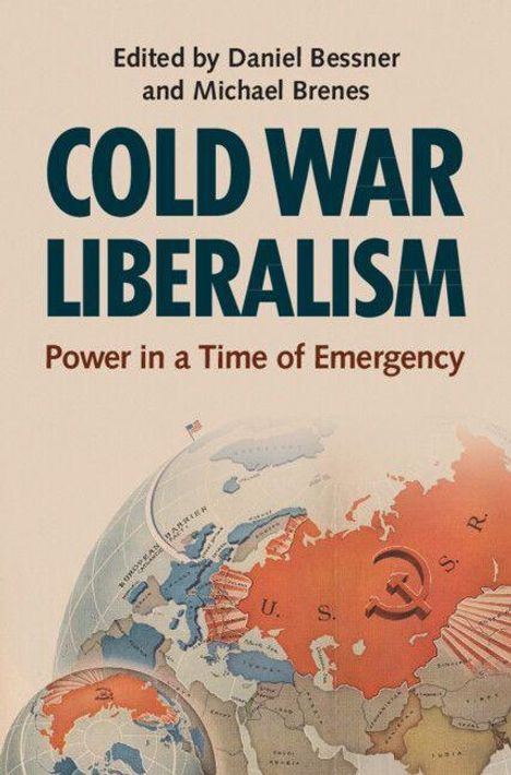 Die Worte "Edited by Daniel Bessner and Michael Brenes. COLD WAR LIBERALISM. Power in a Time of Emergency." Globus mit Weltkarte.