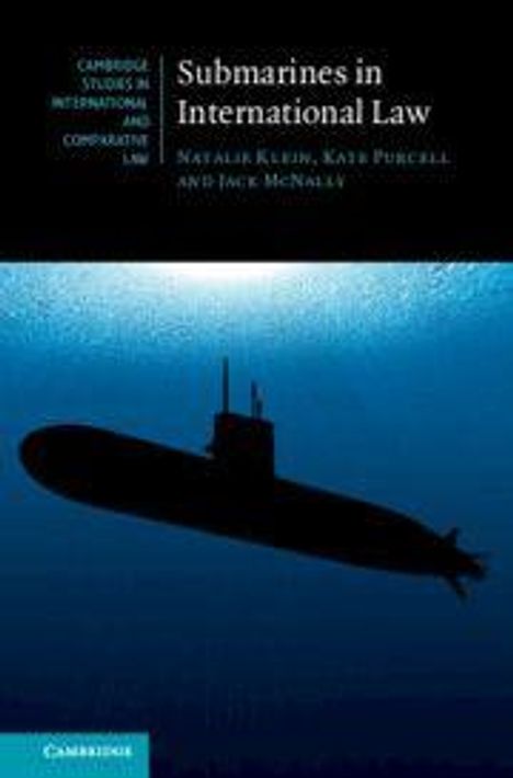 Ein U-Boot taucht unter Wasser auf. Text: "Submarines in International Law" von Natalie Klein, Kate Purcell und Jack McNally.