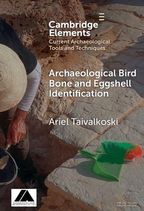 "Archaeological Bird Bone and Eggshell Identification" von Ariel Taivalkoski. Eine Person arbeitet an einem Ausgrabungsort.