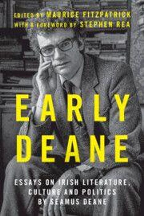 "EARLY DEANE" in großen gelben Buchstaben. Ein nachdenklicher Mann sitzt vor Regalen voller Bücher.