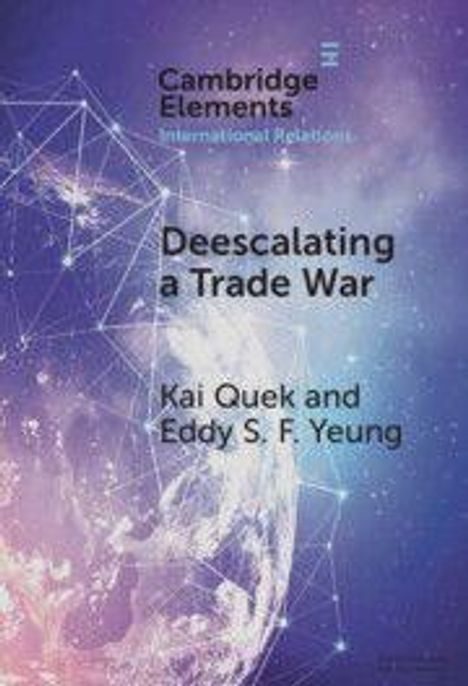 Text: "Cambridge Elements International Relations. Deescalating a Trade War. Kai Quek and Eddy S. F. Yeung." Darunter ein blau-lila Weltall-Hintergrund.