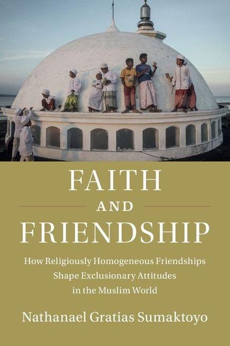 "Faith and Friendship" von Nathanael Gratias Sumaktoyo. Menschen in traditioneller Kleidung stehen auf einer Kuppel.