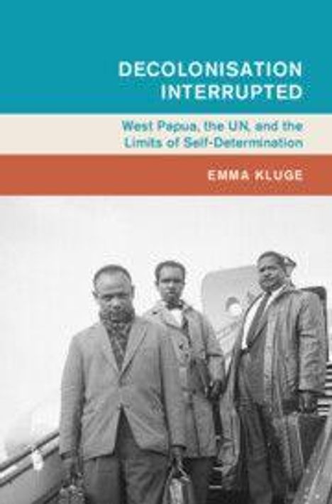 "DECOLONISATION INTERRUPTED" und "Emma Kluge" auf Buchcover. Drei Männer stehen auf einer Flugzeugtreppe.