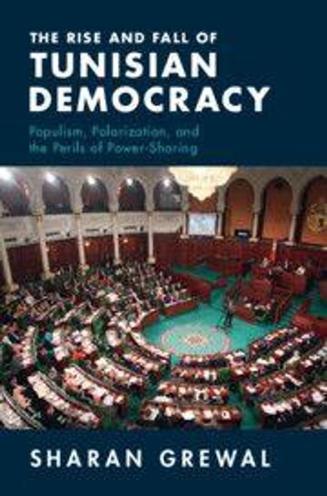 "The Rise and Fall of Tunisian Democracy" zeigt ein Parlamentsbild mit sitzenden Abgeordneten und Bögen im Hintergrund.