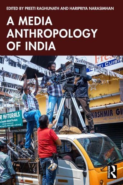 „A Media Anthropology of India“, herausgegeben von Preeti Ragunath und Haripriya Narasimhan. Filmteam auf einem Fahrzeug.