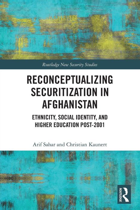 Titel: "Reconceptualizing Securitization in Afghanistan". Autoren: Arif Sahar, Christian Kaunert. Blau-gelbes abstraktes Muster.