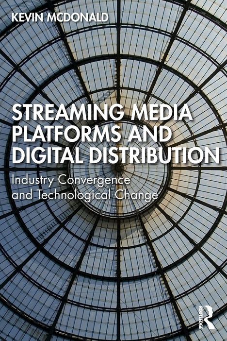 "STREAMING MEDIA PLATFORMS AND DIGITAL DISTRIBUTION" Text auf Glasdach in Kuppelform.