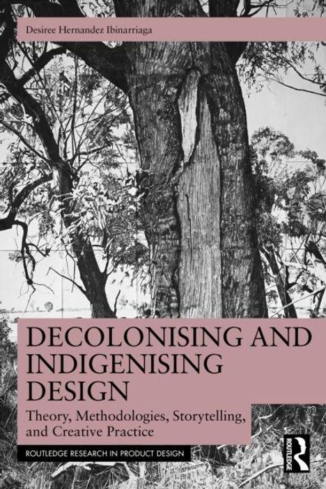"Decolonising and Indigenising Design" steht im Vordergrund mit einem Baum in schwarz-weiß im Hintergrund.