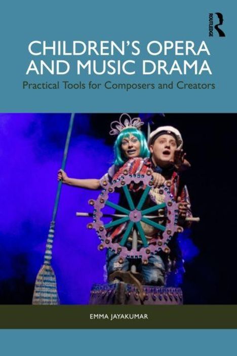 "CHILDREN’S OPERA AND MUSIC DRAMA" und "EMMA JAYAKUMAR". Zwei kostümierte Personen auf der Bühne, eine blau gekleidet.