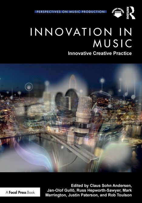 „Innovation in Music: Innovative Creative Practice.“ Stadtansicht mit Mikrofon, modern und technisch gestaltet.