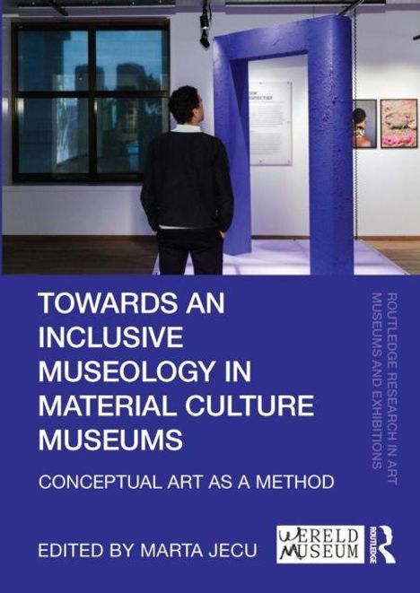 "TOWARDS AN INCLUSIVE MUSEOLOGY IN MATERIAL CULTURE MUSEUMS," "EDITED BY MARTA JECU," Person betrachtet Ausstellung.