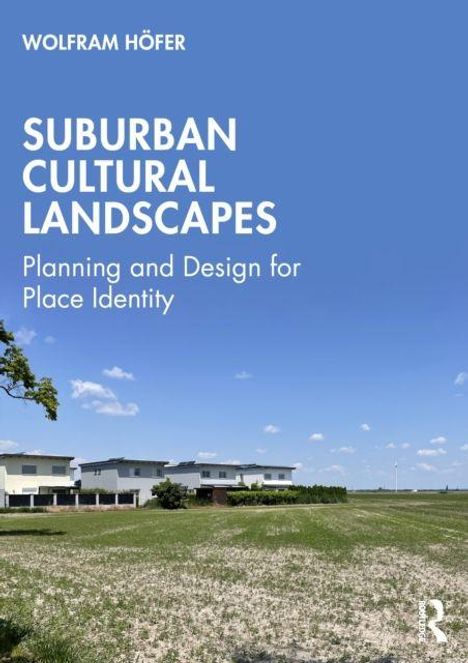 SUBURBAN CULTURAL LANDSCAPES, Planning and Design for Place Identity; wolkenbedeckter Himmel über modernen Häusern auf Feldern.