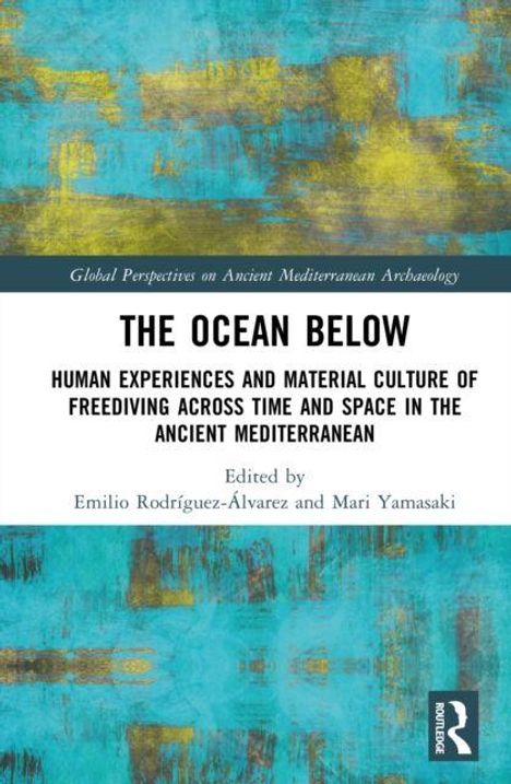 "The Ocean Below" thematisiert Freitauchen im alten Mittelmeer. Herausgeber: Emilio Rodríguez-Álvarez, Mari Yamasaki. Abstraktes Cover in Blau und Gelb.