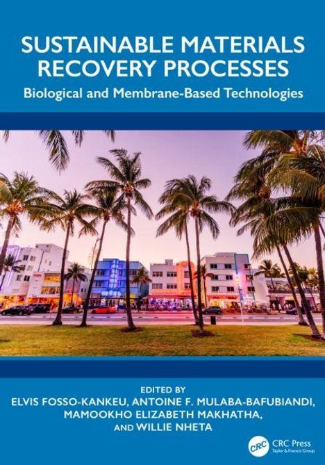 "SUSTAINABLE MATERIALS RECOVERY PROCESSES" oben, Palmen und bunte Gebäude unten bei Sonnenuntergang, tropisches Ambiente.