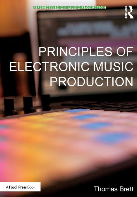 Text: "Principles of Electronic Music Production" von Thomas Brett.  
Farbenfrohe Beleuchtung auf Musikgerät vor Laptop.