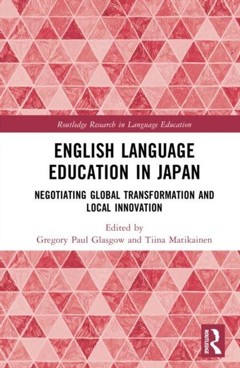 Oben: Titel über englischen Sprachunterricht in Japan. Unten: Rote geometrische Muster; Verlag-Logo rechts.