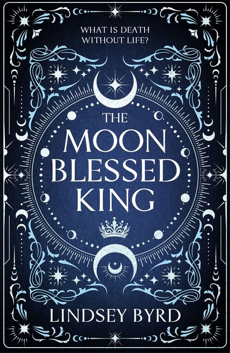 Text: "What is death without life? The Moon Blessed King. Lindsey Byrd." Illustration mit Monden und Sternen in Blau.