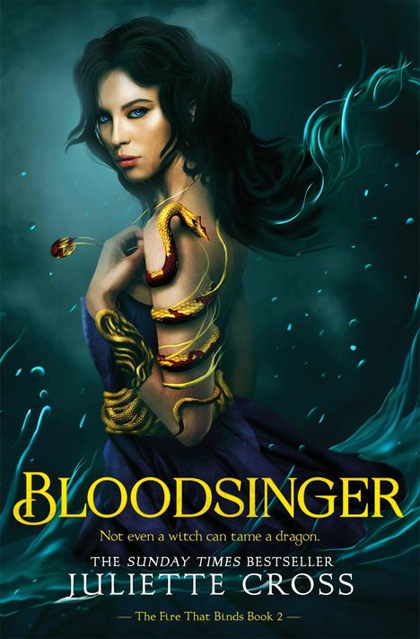 "Bloodsinger" in Gelb, Frau mit blauen Augen, dunkles Haar, goldene Schlange am Arm, mystische Atmosphäre.