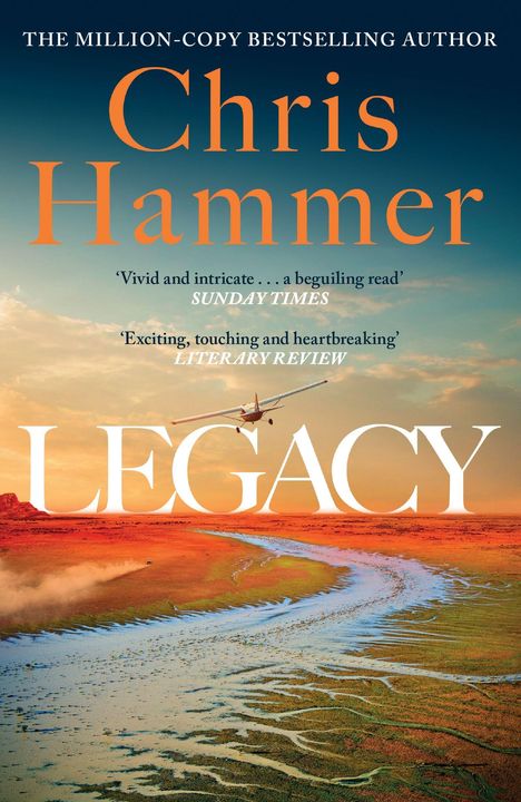 "Chris Hammer, LEGACY. Rezensionen von Sunday Times und Literary Review. Ein Fluss in einer Wüstenlandschaft mit kleinem Flugzeug."