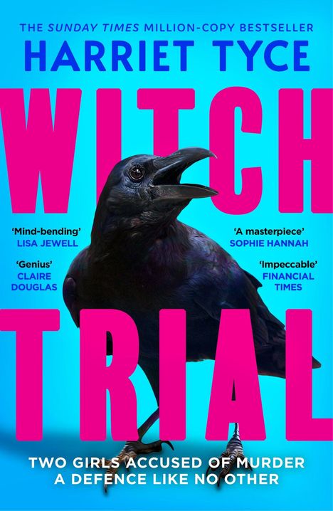 Text: HARRIET TYCE, WITCH TRIAL, zwei Mädchen des Mordes angeklagt. Bild: Ein schwarzer Rabe auf blauem Hintergrund.