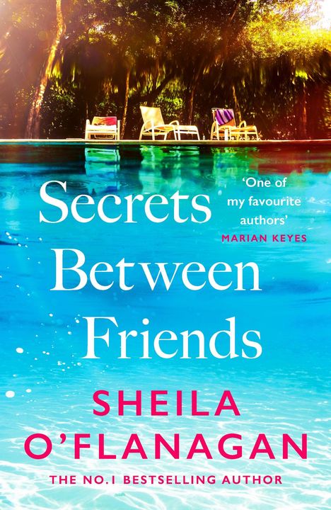 "Secrets Between Friends" von Sheila O’Flanagan. Drei leere Liegen am Pool vor einem Wald im Hintergrund.