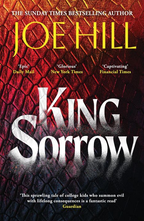Texte:
- JOE HILL
- KING SORROW
- "Epic" Daily Mail
- "Glorious" New York Times
- "Captivating" Financial Times
- Guardian-Rezension

Hintergrund: Dunkles Schlangenledermuster mit roten und goldenen Tönen.