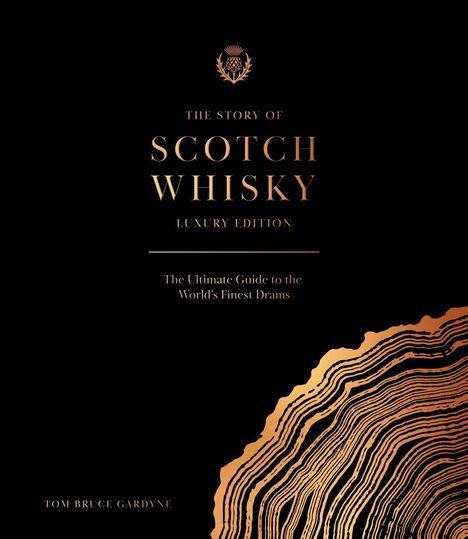 „THE STORY OF SCOTCH WHISKY LUXURY EDITION“. Goldene Schrift auf schwarzem Hintergrund mit einem stilisierten Baumringmuster.