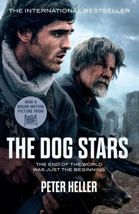 Text: "Peter Heller - The Dog Stars". Flugzeug fliegt über nächtlichen Himmel mit Sternen. Haus in Waldlichtung.