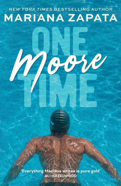 "Mariana Zapata, One Moore Time. Ein Schwimmer im blauen Wasser, trägt eine Badekappe."