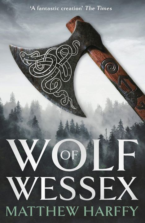 "Wolf of Wessex" von Matthew Harffy. Eine Axt mit keltischem Muster und Wald im Hintergrund.
