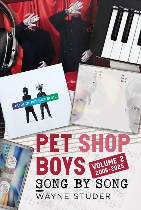 "PET SHOP BOYS VOLUME 2 2005-2025 SONG BY SONG WAYNE STUDER" über CDs, Keyboard, Kopfhörer, Kassetten und Noten.