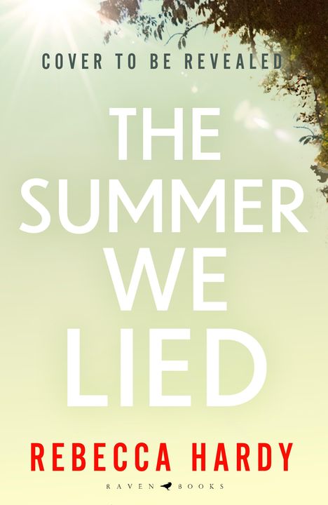 "COVER TO BE REVEALED. THE SUMMER WE LIED. REBECCA HARDY." Helles Design mit Sonnenlicht und Baumzweigen am Rand.