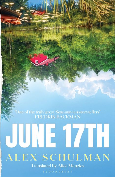 „JUNE 17TH“, Alex Schulman. Eine ruhige Wasserspiegelung zeigt ein rotes Haus und einen Himmel mit Wolken.