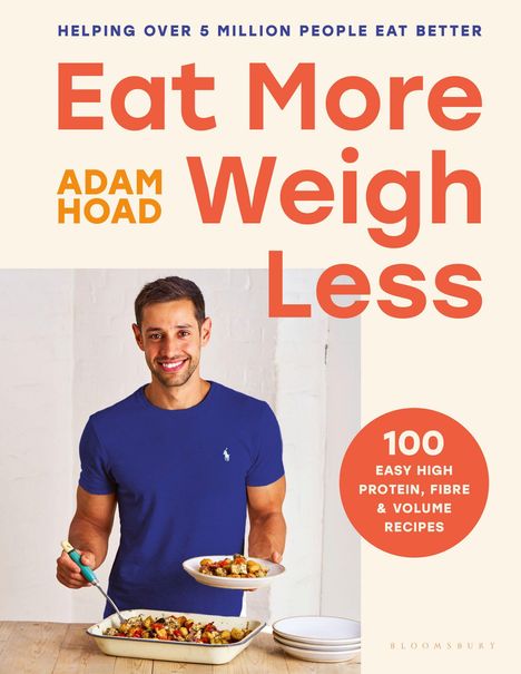 Text: "Helping over 5 million people eat better. Eat More Weigh Less. Adam Hoad. 100 easy high protein, fibre & volume recipes."  
Ein Mann hält einen Teller und lächelt.