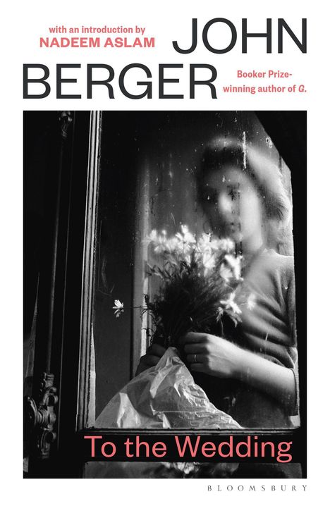 Text: "Nadeem Aslam, John Berger, To the Wedding". Schwarz-weißes Foto einer Person mit Blumen hinter Glas.