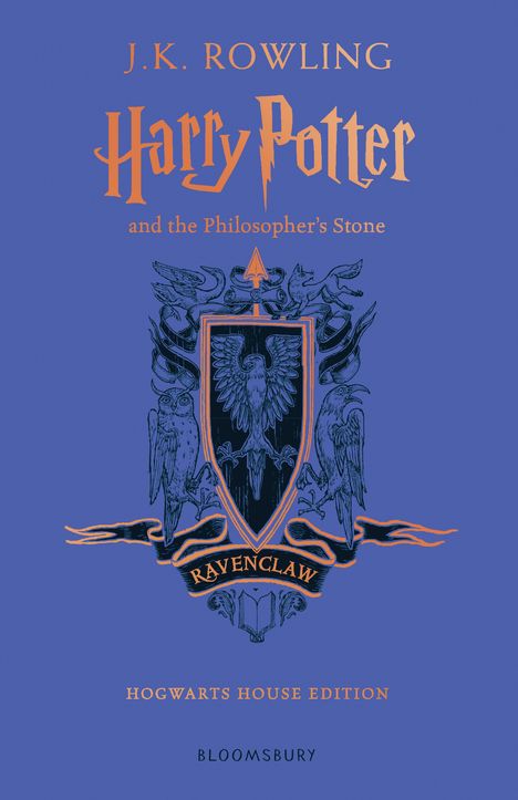 Der Text lautet: "J.K. Rowling, Harry Potter and the Philosopher's Stone, Ravenclaw, Hogwarts House Edition." Ein Wappen ist abgebildet.